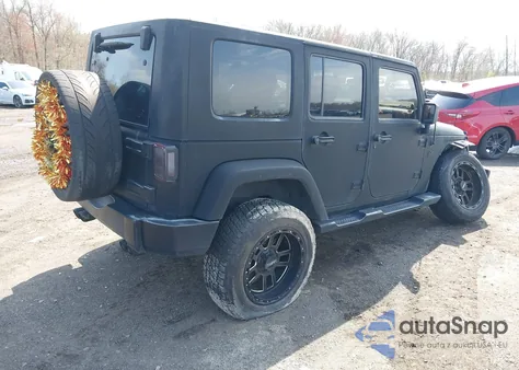 2010 Jeep Wrangler Unlimited Sport z USA, uszkodzony, nr VIN 1J4HB3H14AL106926